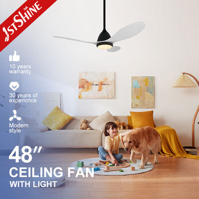 Ventilateur de plafond à LED de 52 pouces à moteur CC silencieux avec lumière variable de 3 couleurs